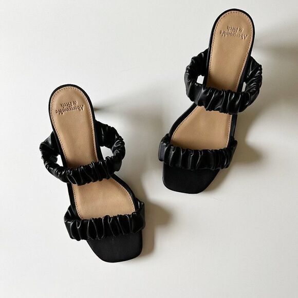 Abercrombie & Fitch Scrunchie Heel Sandals Black Soft Vegan Leather Women's 9 - Picture 1 of 10